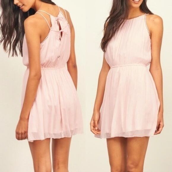 Abercrombie & Fitch Dresses & Skirts - Abercrombie & Fitch Pink Chiffon High Neck Crinkle Mini Dress Size S